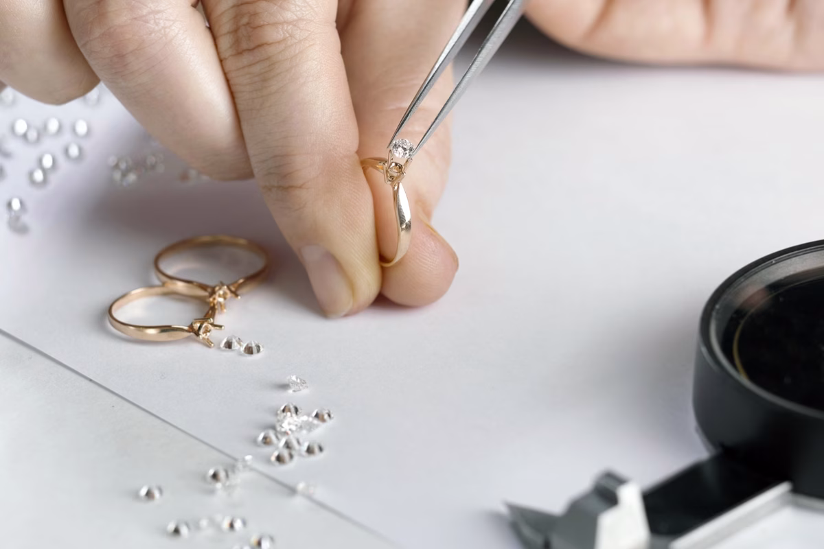 jeweler puts gem to the ring